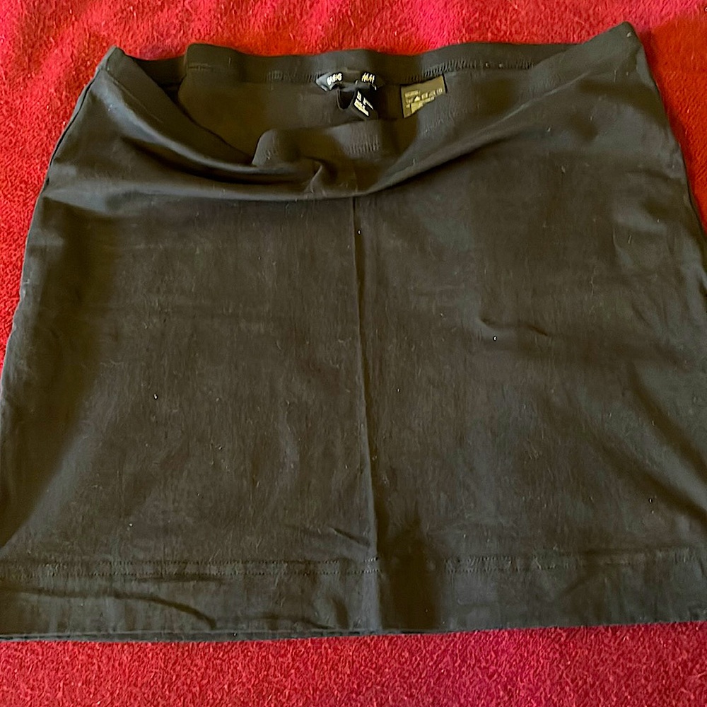 H&M miniskirt black elastic waist nice stretchy fit